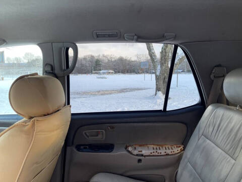 2004 Toyota Sequoia SR5