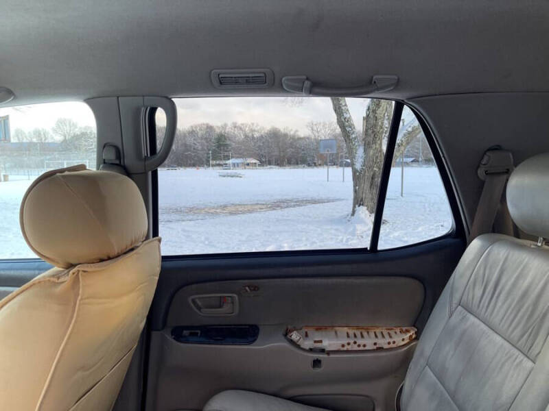 2004 Toyota Sequoia SR5