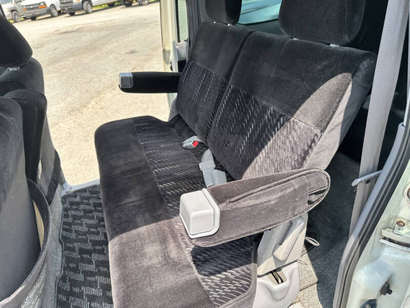 2000 Daihatsu Atrai 7