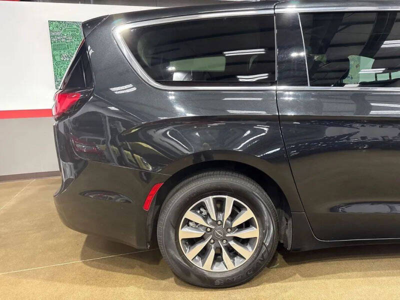 2024 Chrysler Pacifica Plug-In Hybrid Select
