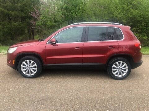 2011 Volkswagen Tiguan for sale at Monroe Auto's, LLC in Parsons TN