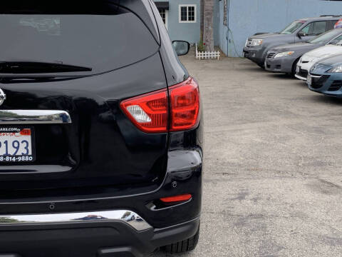 2017 Nissan Pathfinder SV