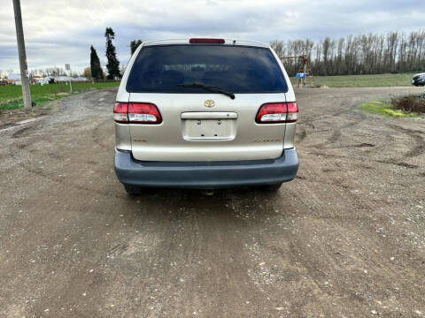 2001 Toyota Sienna CE