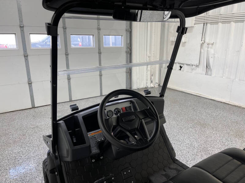 2025 E-Z-GO Express S4 Gas