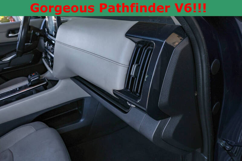 2022 Nissan Pathfinder SV