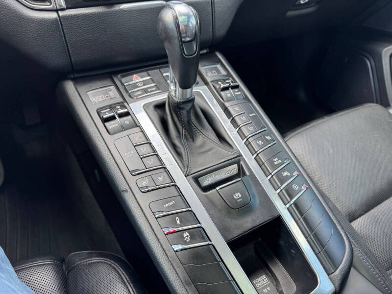 2016 Porsche Macan Turbo