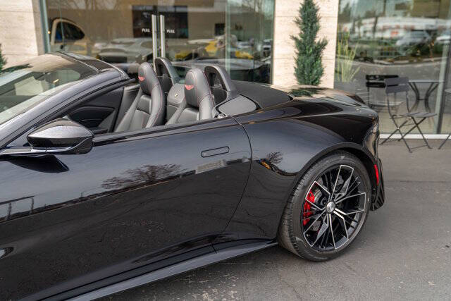 2021 Aston Martin Vantage 38