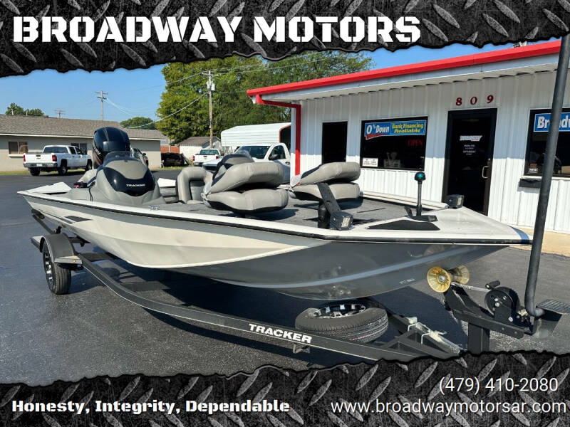 2017 Tracker Pro Team 195 TXW for sale at BROADWAY MOTORS in Van Buren AR