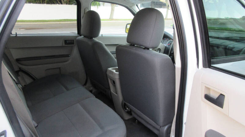 2011 Ford Escape XLS photo 21