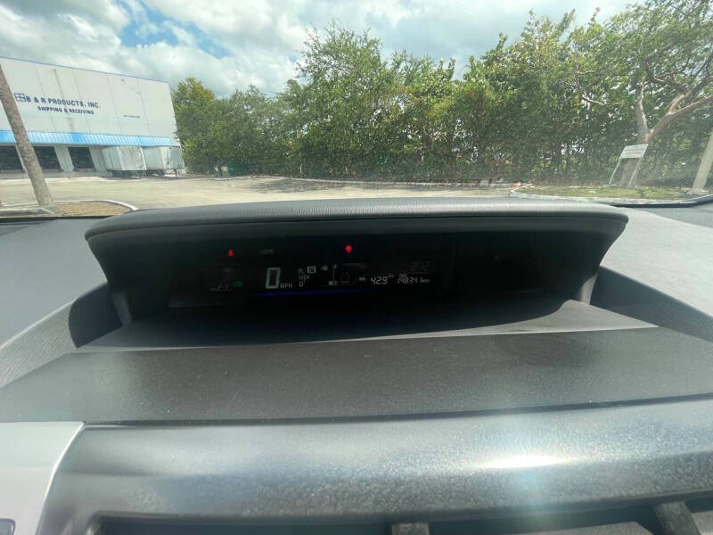 2014 Toyota Prius v Two