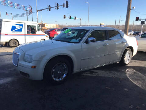 2005 Chrysler 300 for sale at AA Auto Sales in Independence MO