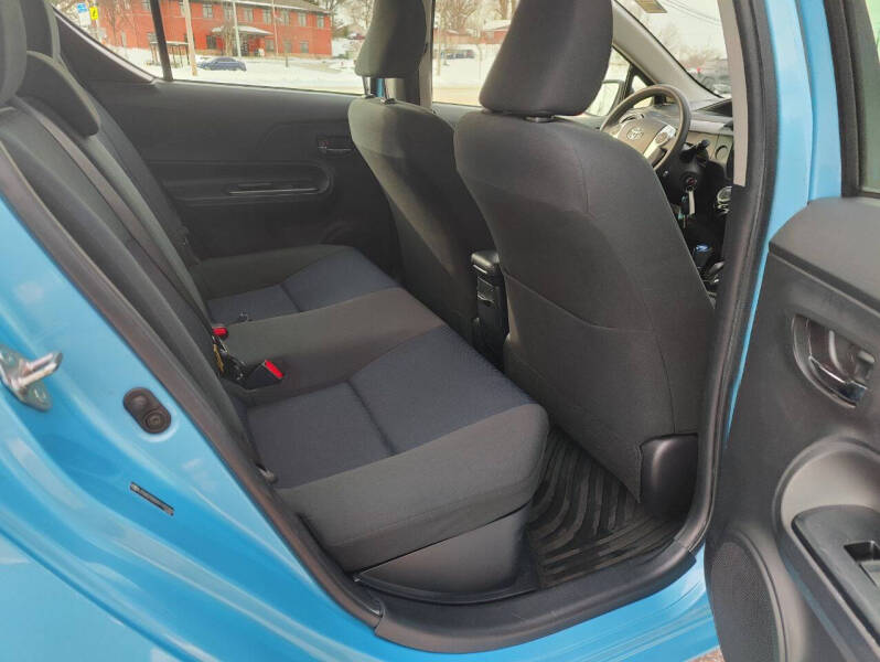 2016 Toyota Prius c Three
