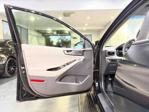 2017 Hyundai Ioniq Hybrid Blue