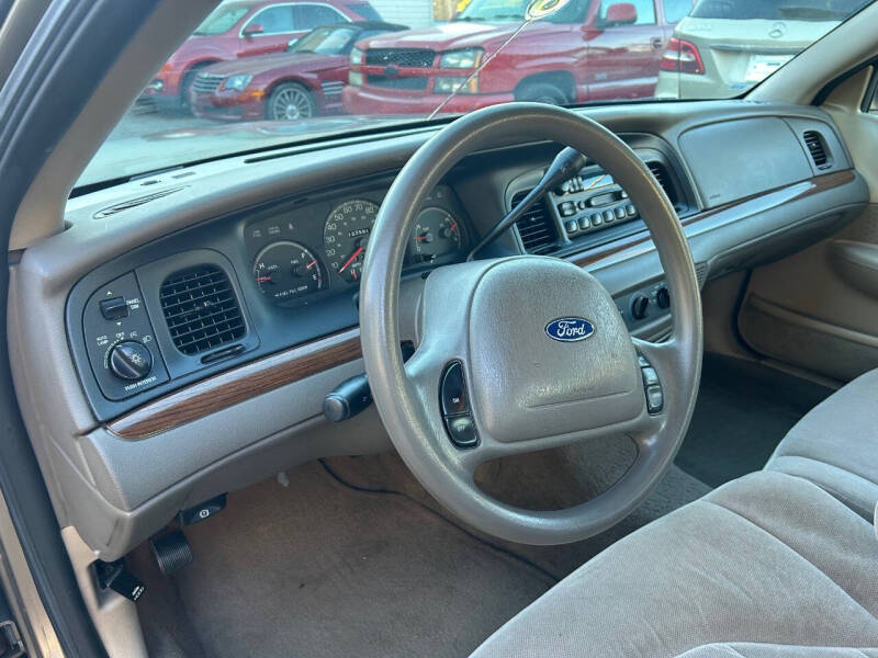 2002 Ford Crown Victoria