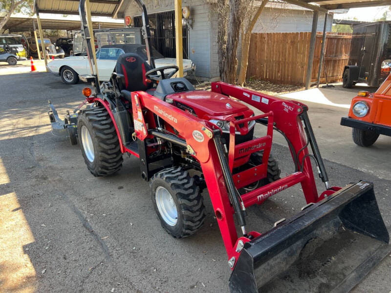 2022 Mahindra 26XLT