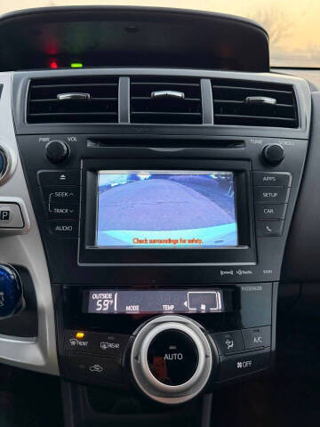 2013 Toyota Prius v Five