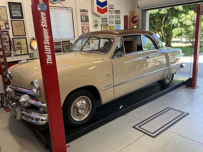 1951 Ford Victoria