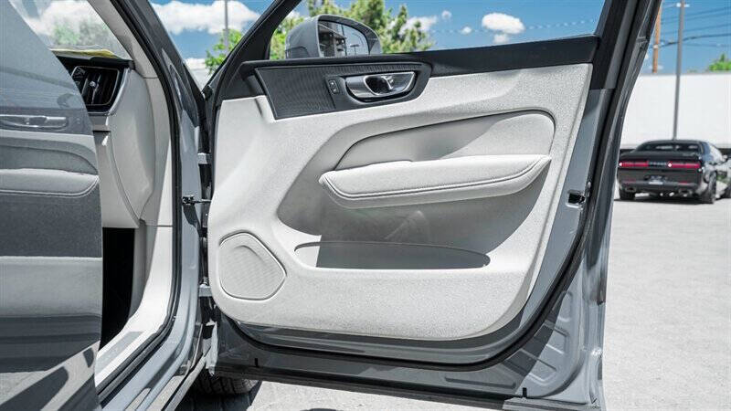 2023 Volvo XC60 B5 Core
