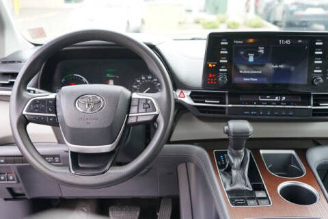 2021 Toyota Sienna LE 8-Passenger