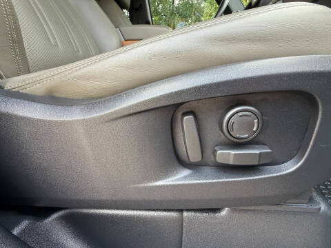 2020 Land Rover Defender 110 SE