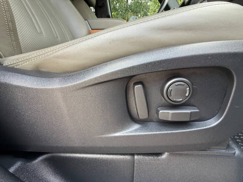 2020 Land Rover Defender 110 SE