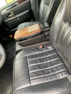 2006 Lincoln Town & Country Sedan - $3,950