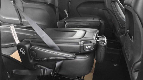 2025 Chrysler Voyager LX