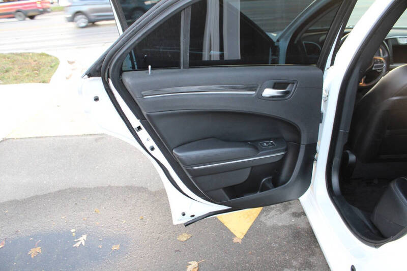 2017 Chrysler 300 Limited