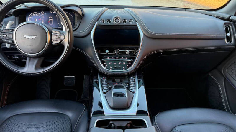 2022 Aston Martin DBX