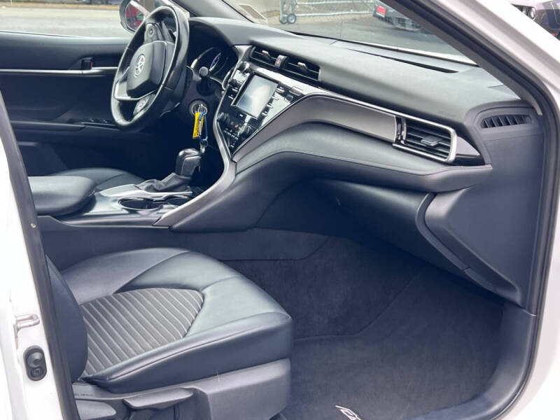 2020 Toyota Camry SE