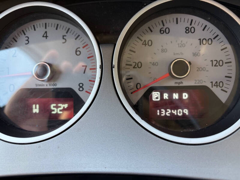 2011 Volkswagen Routan SE