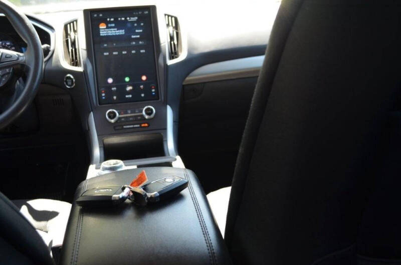 2021 Ford Edge SE