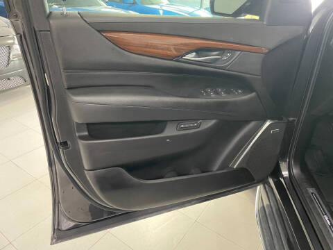 2017 Cadillac Escalade Luxury