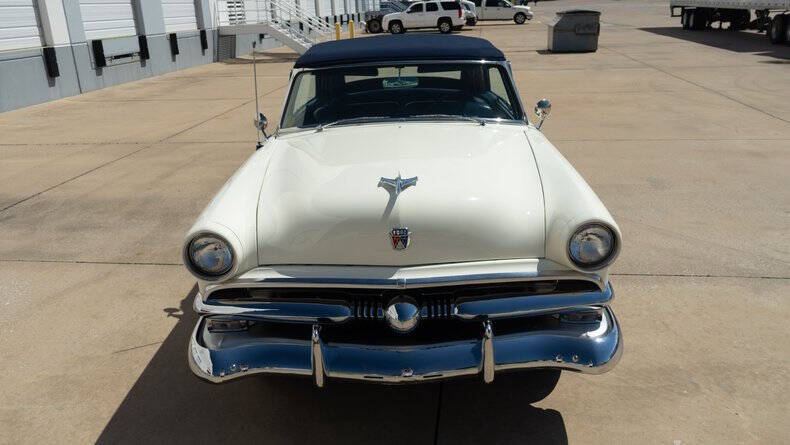 1953 Ford Crestline