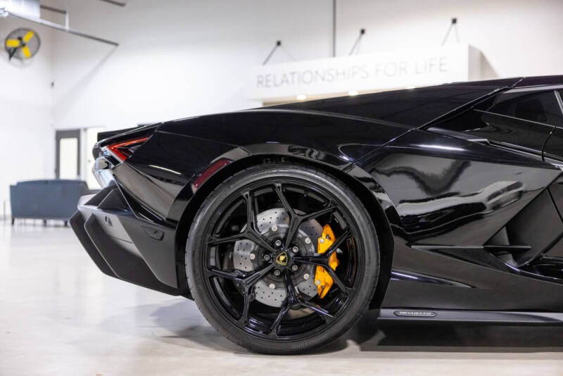 2025 Lamborghini Revuelto