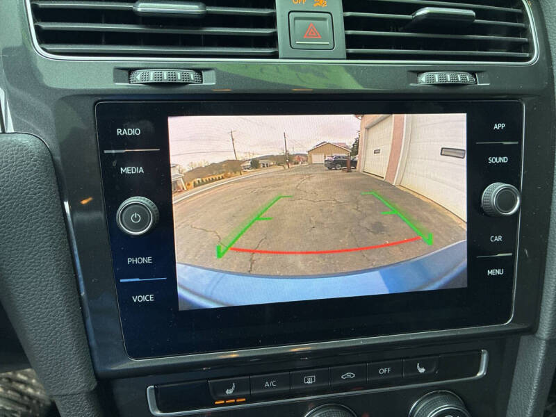 2018 Volkswagen Golf TSI SE