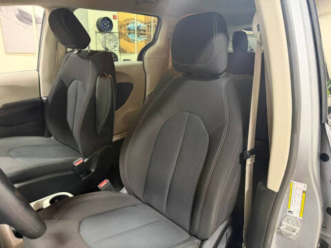 2021 Chrysler Voyager L