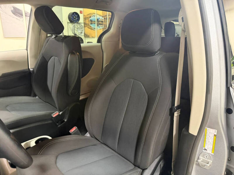 2021 Chrysler Voyager L