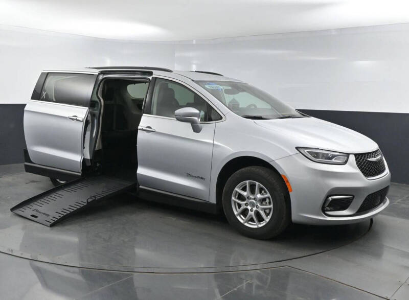 2022 Chrysler Pacifica Touring L