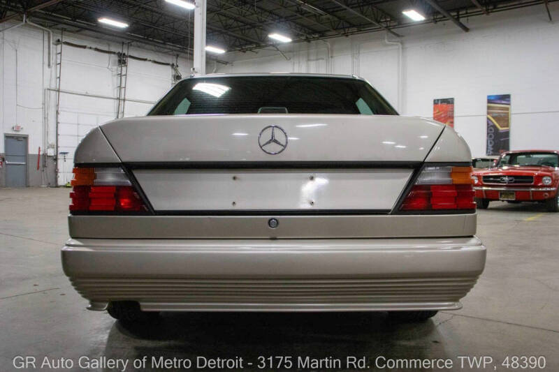 1986 Mercedes-Benz 230E
