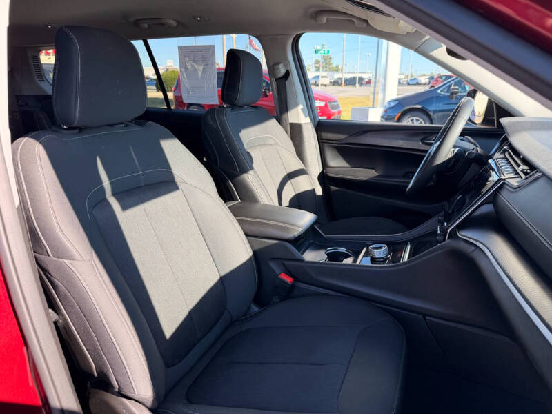 2023 Jeep Grand Cherokee L Laredo