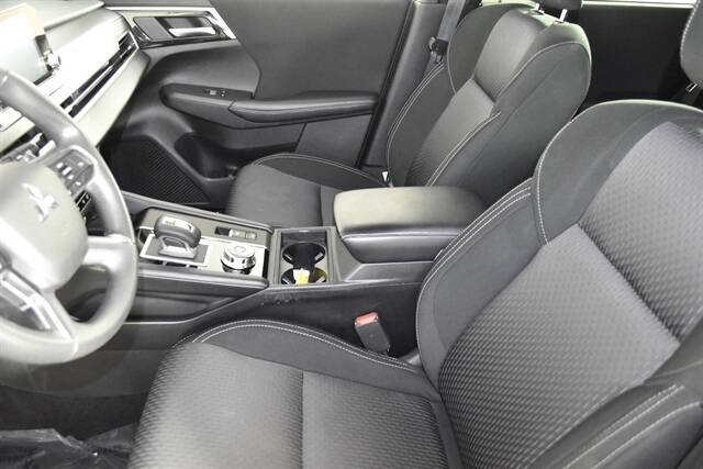 2024 Mitsubishi Outlander ES