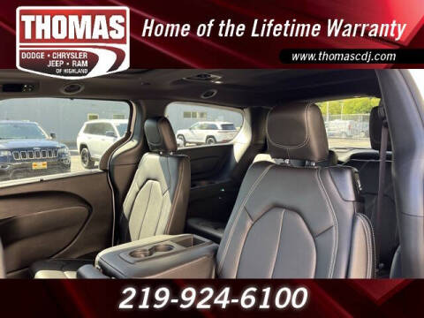 2026 Chrysler Pacifica Select