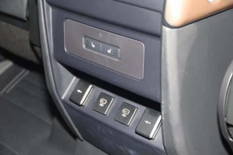 2022 Land Rover Defender 110 SE