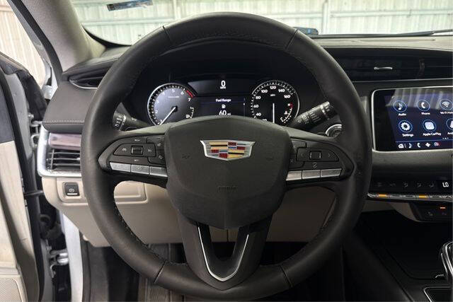 2022 Cadillac XT4 Luxury