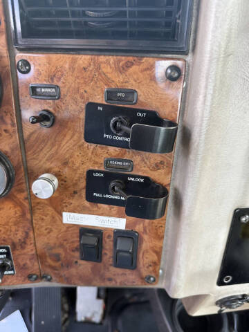 2001 Peterbilt 330