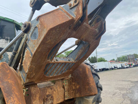 2017 John Deere 748L