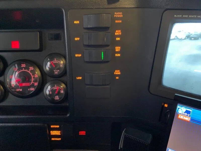 2000 Freightliner XC Chassis