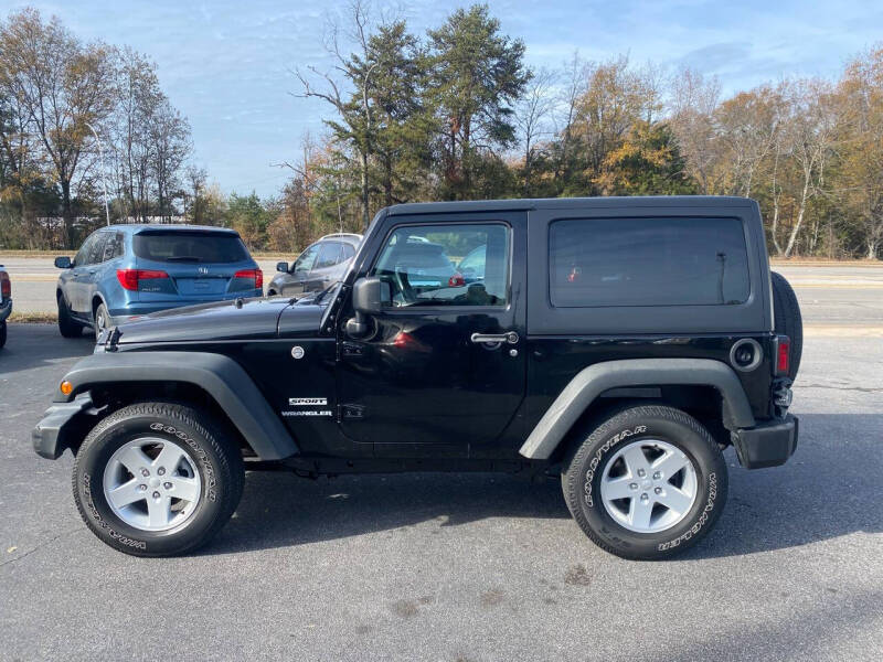 2017 Jeep Wrangler Sport S photo 5