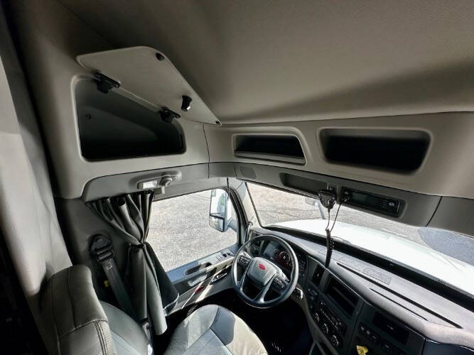 2023 Peterbilt 579